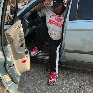 Meet your Posher, Alex